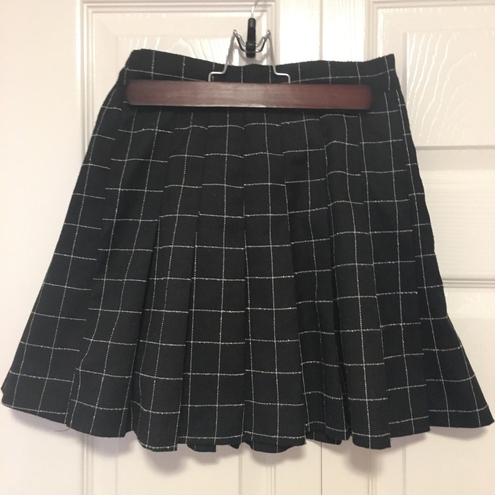 Mini black pleated knit tennis skirt size small